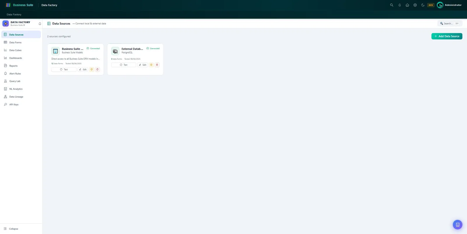 Data Factory Query Lab & Cortex AI Natural Language Analytics — die NL-Abfrage-Benutzeroberfläche mit Echtzeit-Reasoning-Streaming, Schema-Kontextentdeckung, validierter SQL-Generierung und strukturiertem Ergebnis mit automatischer Diagrammtyp-Empfehlung.